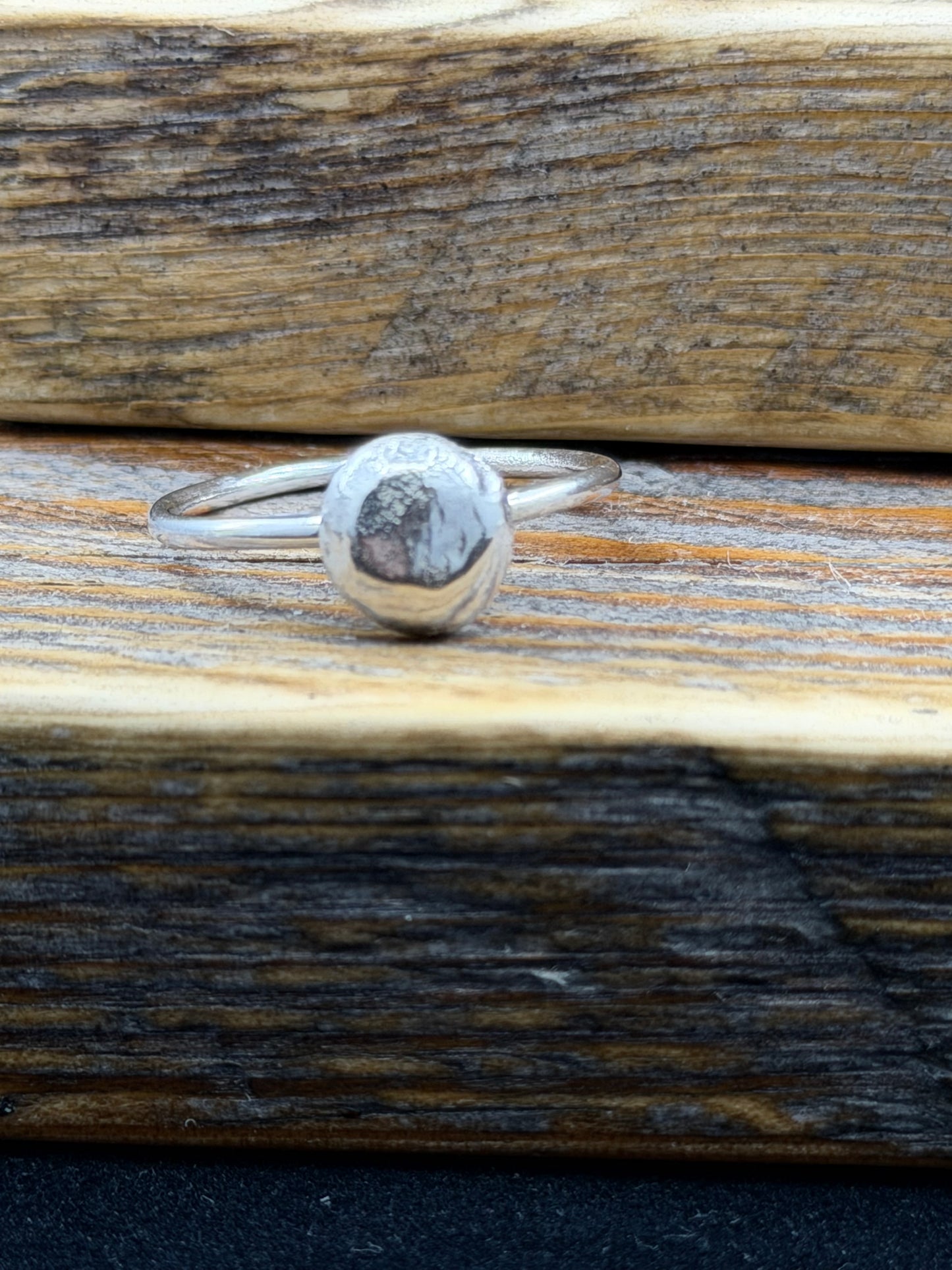 Organic pebble stacking ring