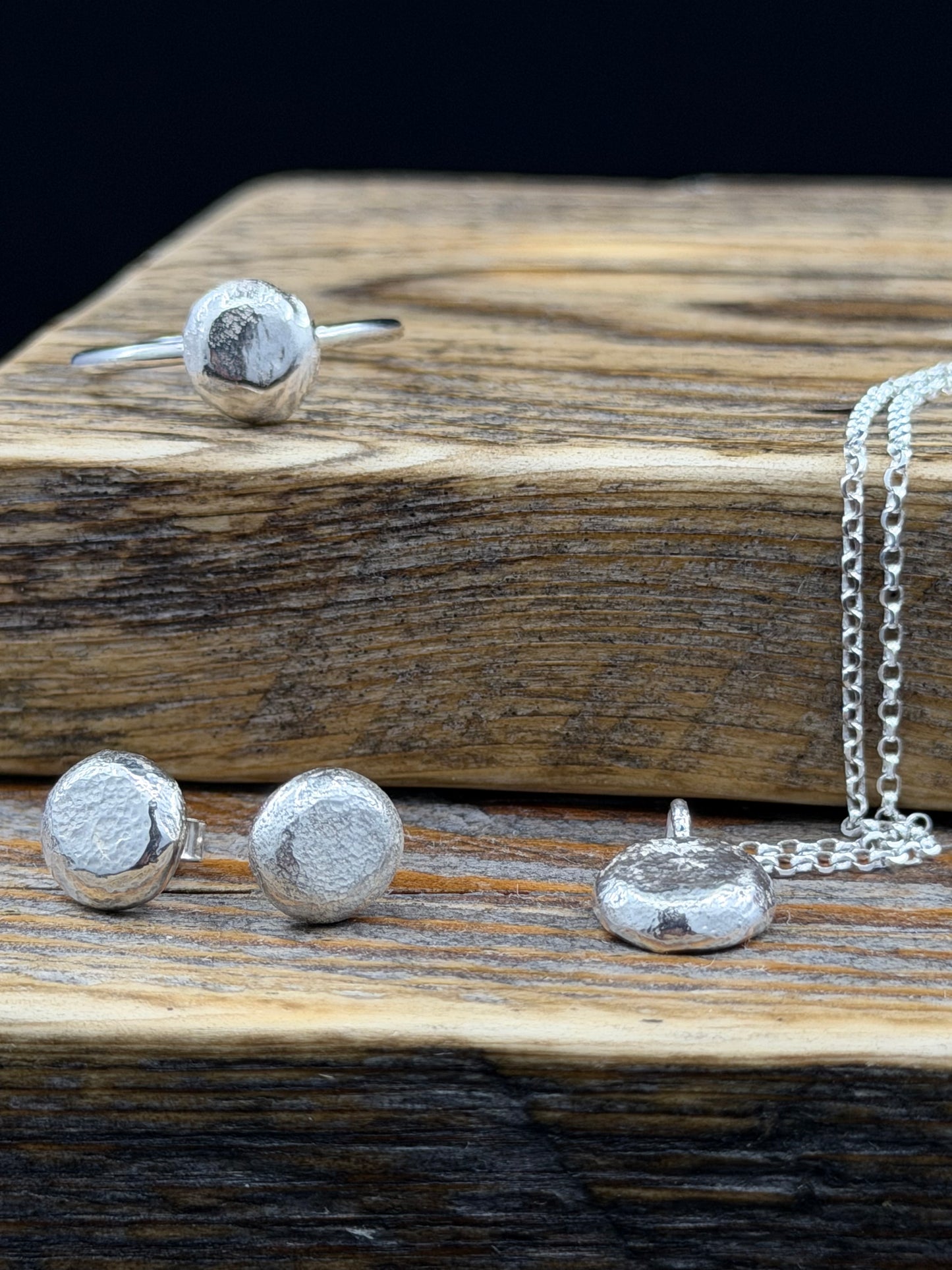 Organic pebble stacking ring
